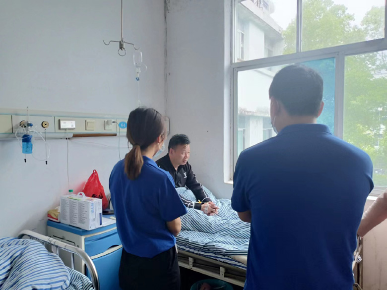 探望员工送真情，殷切关怀暖人心——昂仕科技慰问受伤员工！(图2)