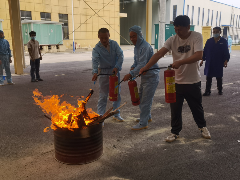 公司2023年4月全体员工进行消防技能培训(图3)