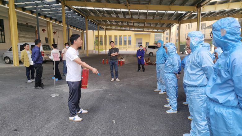 公司2023年4月全体员工进行消防技能培训(图1)